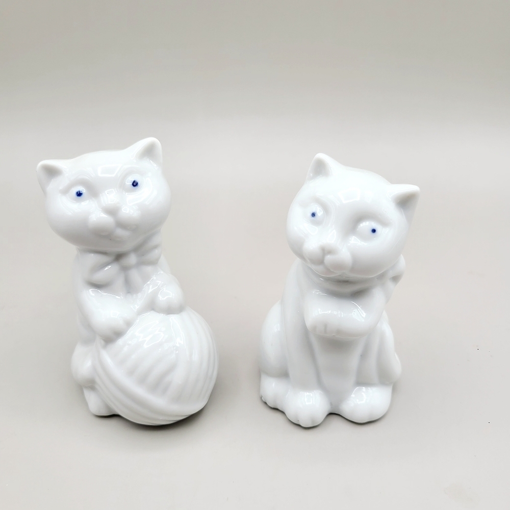 Spencer Gifts Vintage 1982 White Ceramic Cat Figurines with Bells
